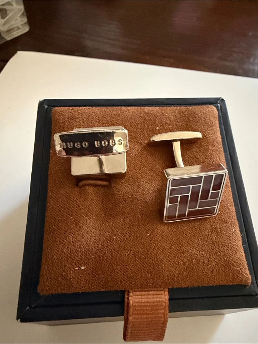 Men's Brown Enamel Square Cufflinks - Classic Geometric Design Hugo boss